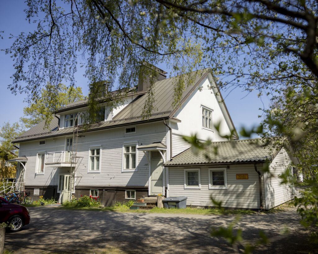 puutaloyhtiössä