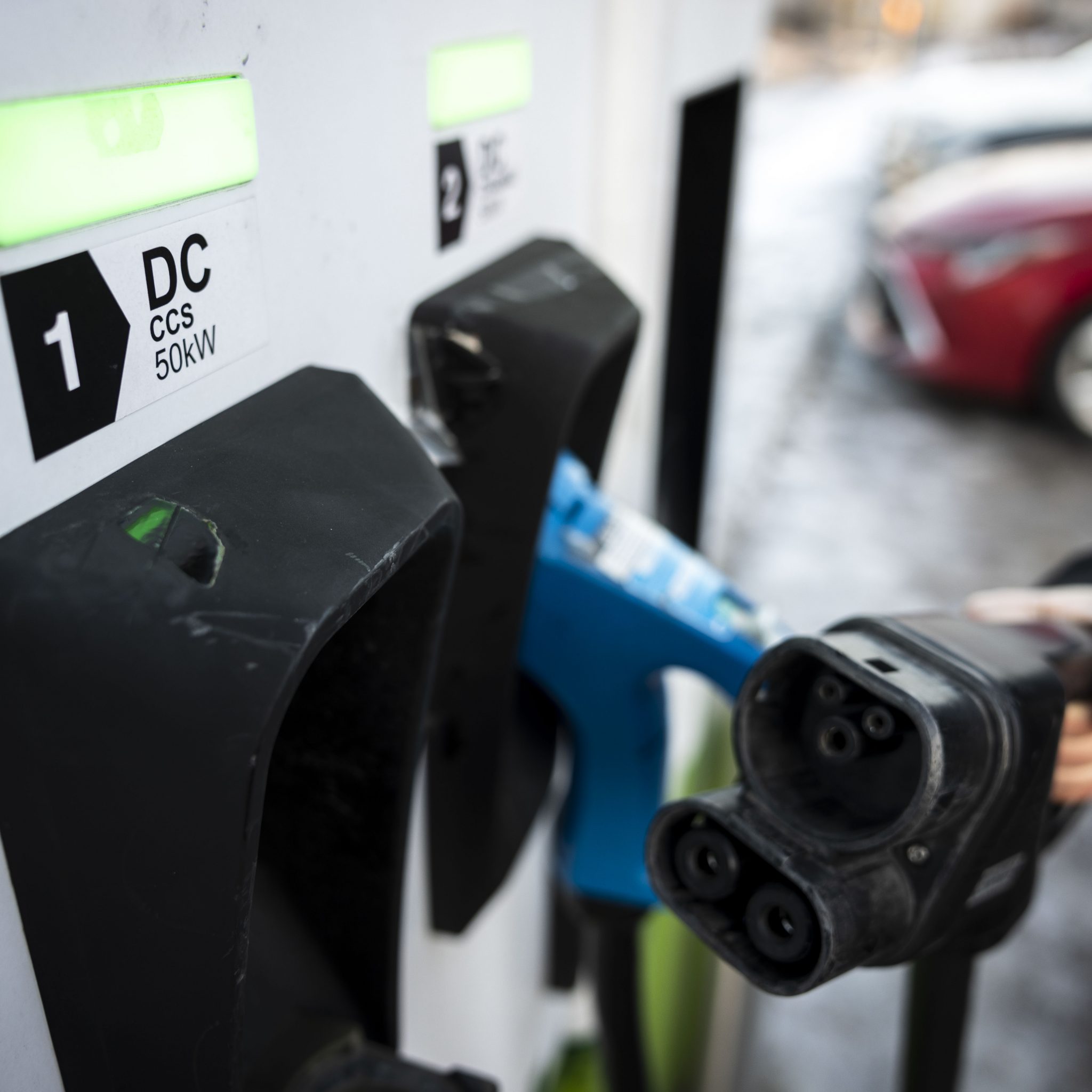 sähköautojen latauslaitteet